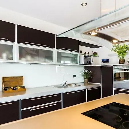 Filip - Private Pool & Gym