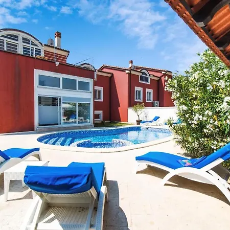 Filip - Private Pool & Gym *