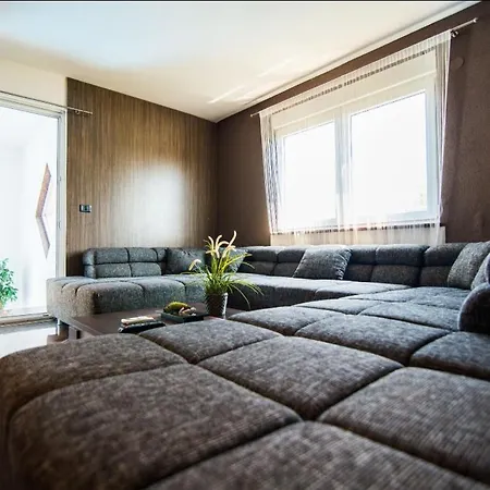 Filip - Private Pool & Gym *