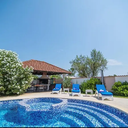 Filip - Private Pool & Gym * プーラ