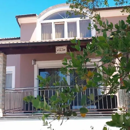 Filip - Private Pool & Gym