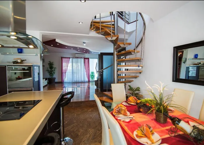 Filip - Private Pool & Gym