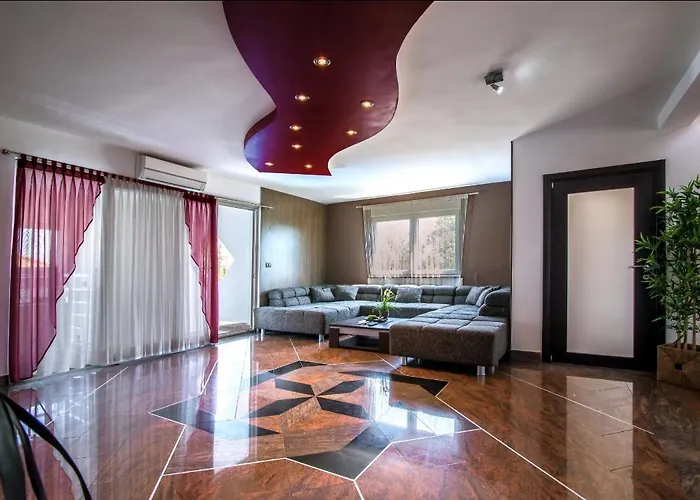 Filip - Private Pool & Gym * פולה