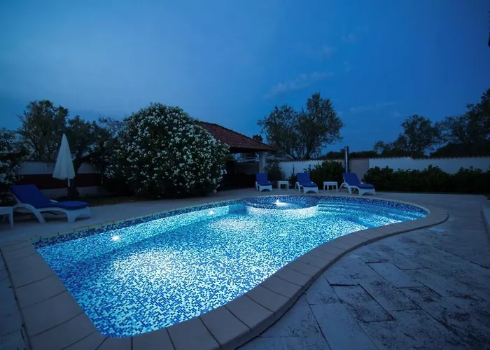 Filip - Private Pool & Gym וילה