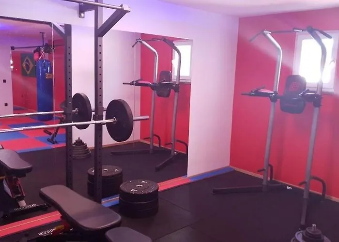Filip - Private Pool & Gym פולה