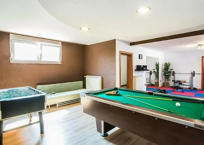 Filip - Private Pool & Gym וילה פולה